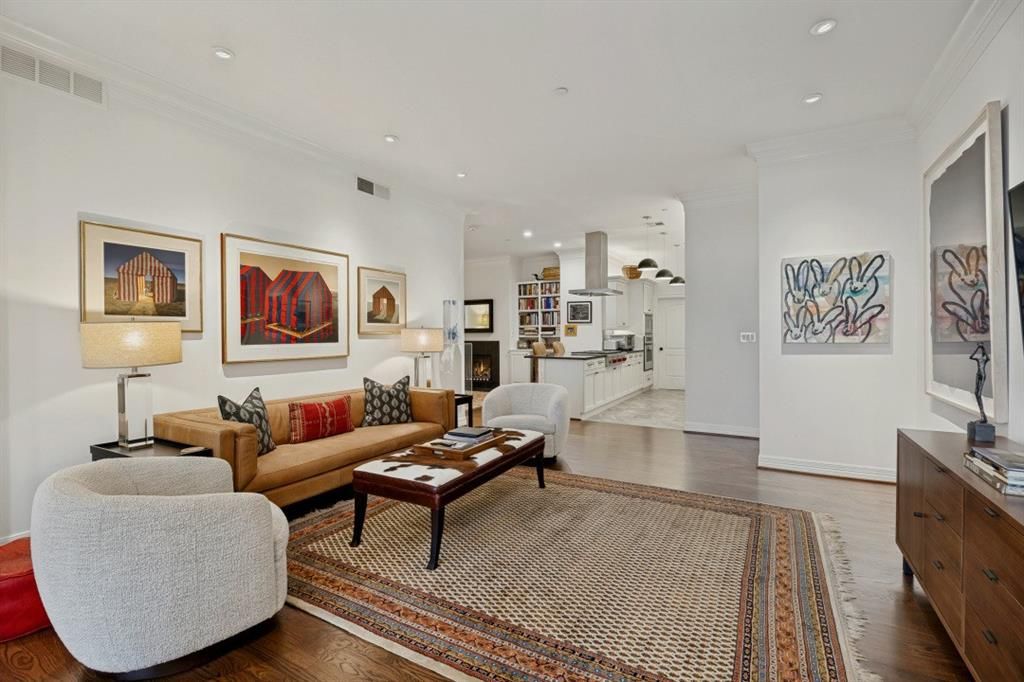 Photo of 2828 Hood Street #801, Dallas, TX 75219 (MLS # 21265597)