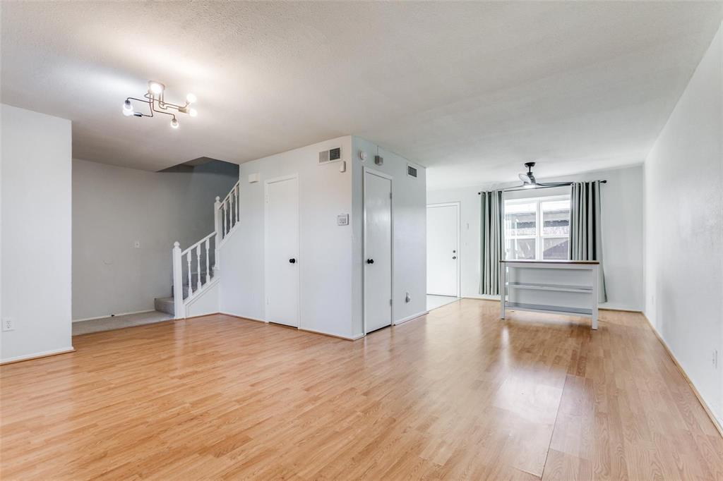 Woodhaven Twnhs Rev - Residential