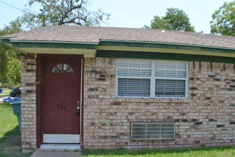 Photo of 704 N Frisco Road, Sherman, TX 75090 (MLS # 21228768)