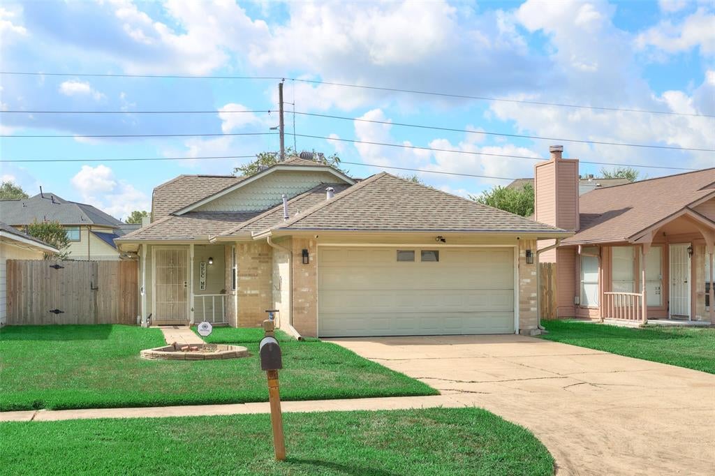 Photo of 16151 Barbarossa Drive, Houston, TX 77083 (MLS # 21391881)