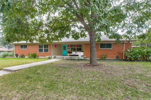 4200 Elmwood Drive Benbrook TX 76116