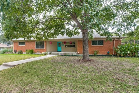 Photo of 4200 Elmwood Drive, Benbrook, TX 76116 (MLS # 21090076)