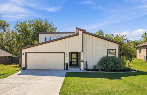 Photo of 706 Port O Call Drive, Runaway Bay, TX 76426 (MLS # 21404187)