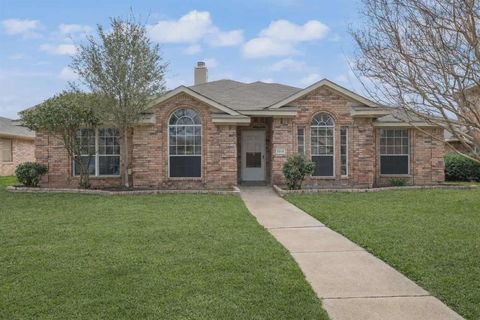 Photo of 1306 Woodmont Drive, Allen, TX 75002 (MLS # 21201374)