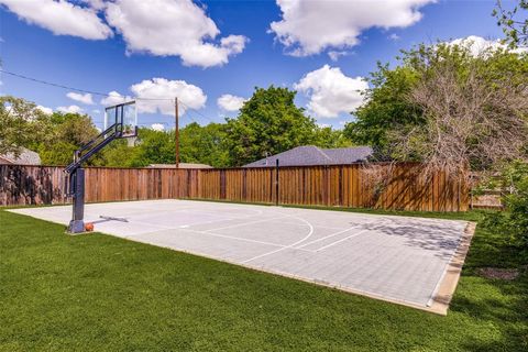 A home in Waxahachie