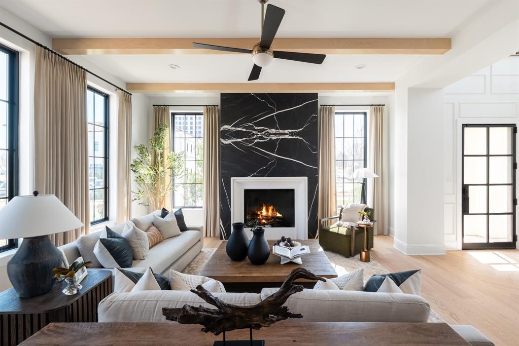 2967 Sunset Boulevard