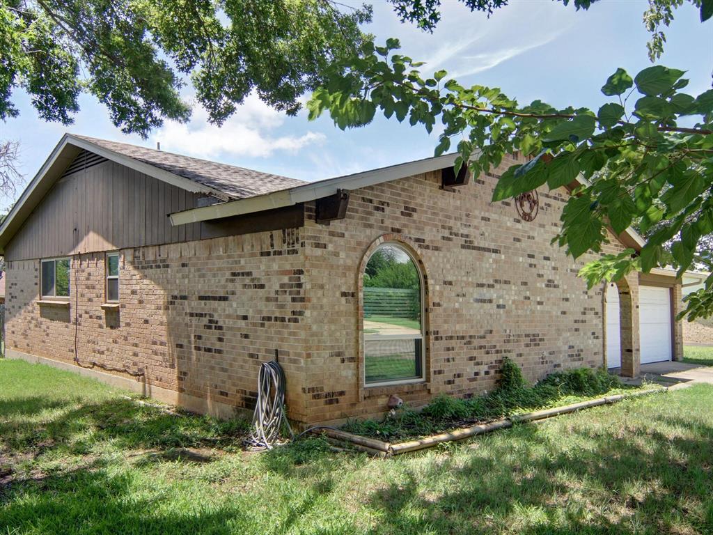 905 Redbud Street