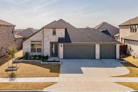 Photo of 1229 Cinco Treaty Trail, Fort Worth, TX 76052 (MLS # 21198377)
