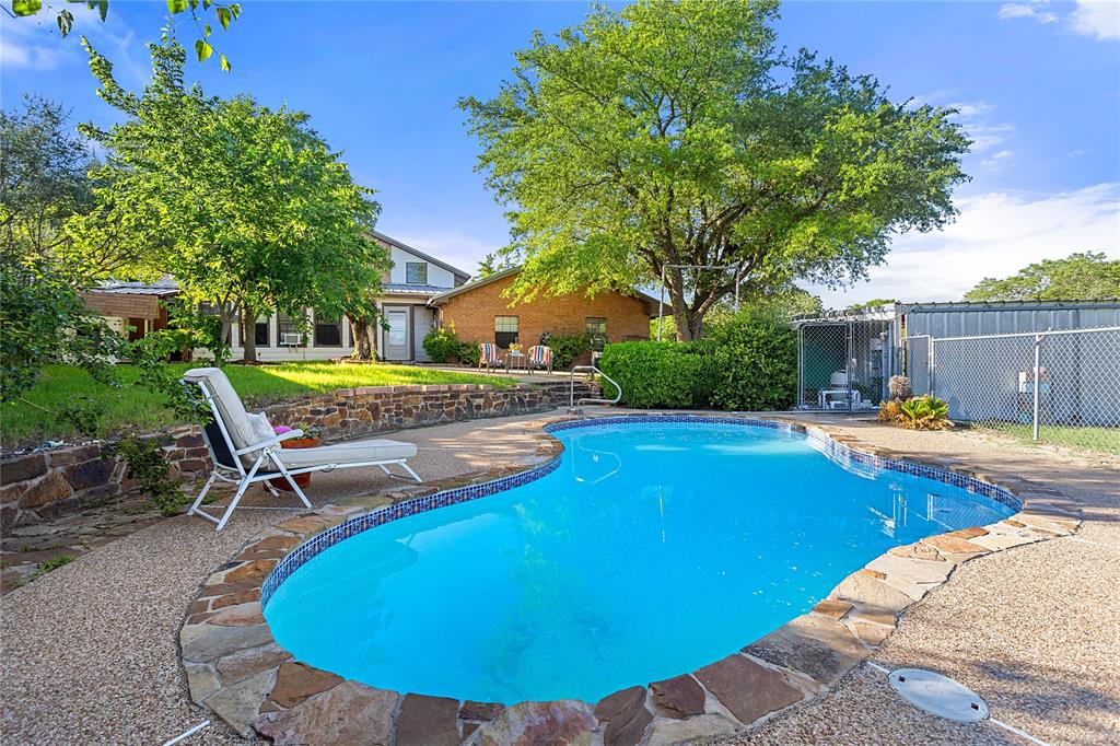 320 Lakewood Drive