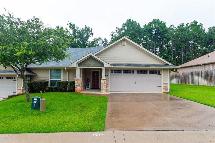 Welcome to this beautifully designed 2-bedroom, 2-bathroom condo offering 1,564 square feet of comfortable and stylish living. Located on Cumberland Rd, you are just minutes away from all the best spots that South Tyler has to offer. The classic front entrance is framed by elegant pillars, creating a warm and welcoming first impression. Step inside to a spacious yet cozy living room, perfect for relaxing or entertaining. The kitchen and dining areas flow nicely, making the space feel open and inviting. The oversized master suite is a true retreat, featuring a large walk-in closet and a private en-suite bathroom complete with both a soaking tub and a separate shower. The second bedroom is generously sized and perfect for guests, a home office, or additional living space. Outside, you'll love the expansive backyard and large back porch—ideal for cookouts, morning coffee, or simply enjoying the fresh air. This condo combines charm, space, and convenience in one perfect package.