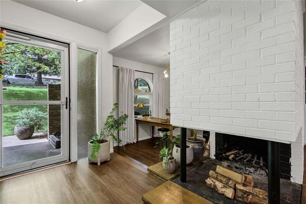 511 W Red Bird Lane