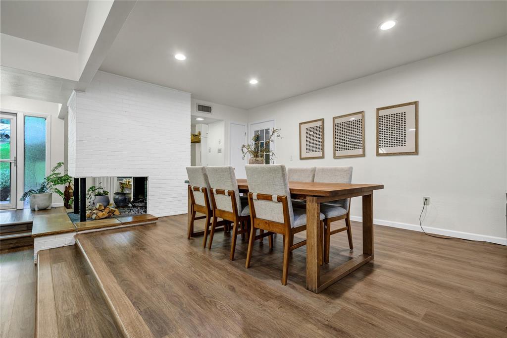 511 W Red Bird Lane