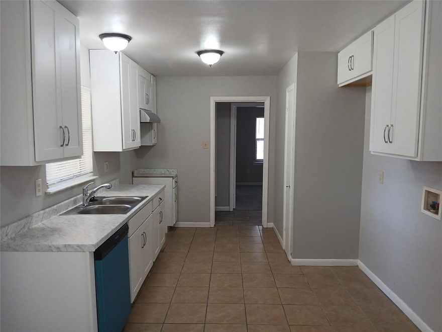 (50% OFF 1st MONTHS RENT)
MUST SEE! REMODELED 1 Story Brick House Featuring: 3 Bedrooms, 2 Full Baths, 1 Car Garage, Full-Size Washer and (Electric) Dryer Connections, Stainless Steel Vent-a-hood, Disposal, Central (Gas) Heat & Air, and Fenced Backyard. Updated Kitchen and Bathrooms, New Kitchen Cabinets, Countertops and Sink, New Bathrooms, New Interior Paint, Carpet and Blinds in the Summer of 2025.

This property is eligible for deposit alternative coverage in lieu of a security deposit.
