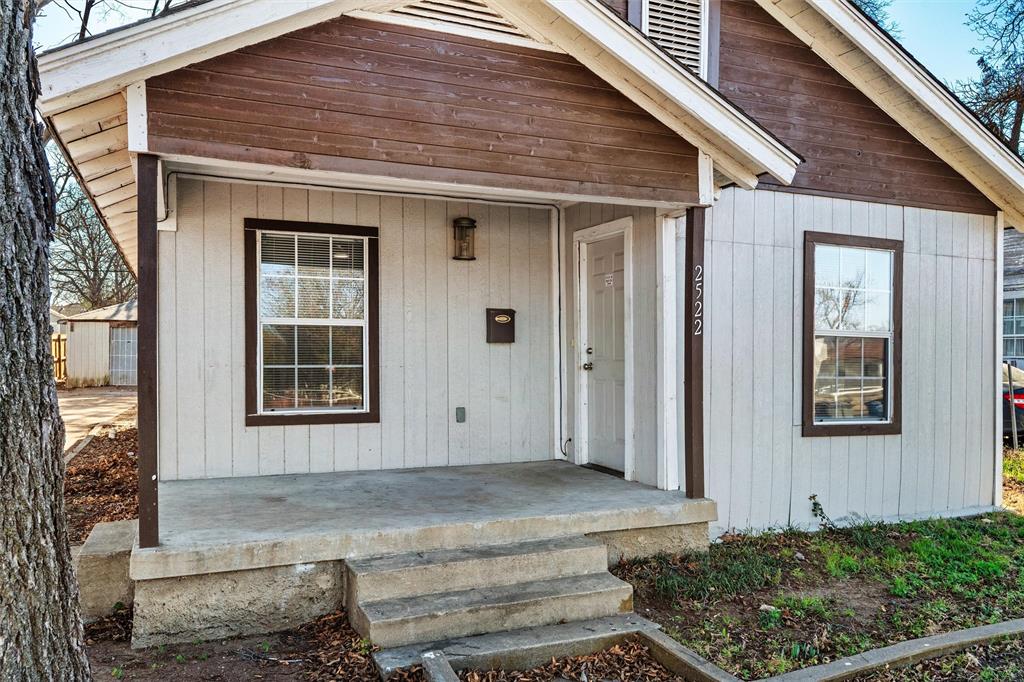 2522 W Clarendon Drive