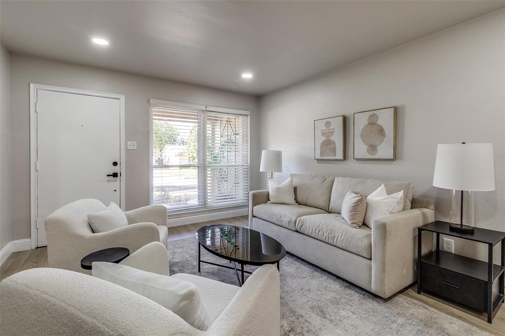 8829 Clearwater Drive