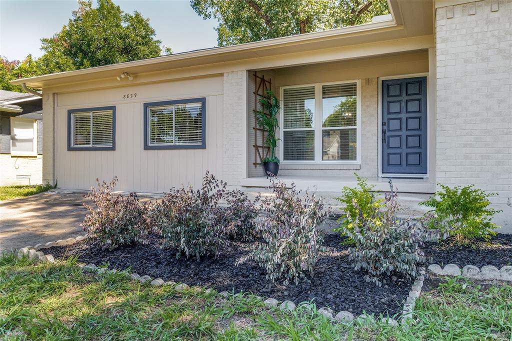 8829 Clearwater Drive