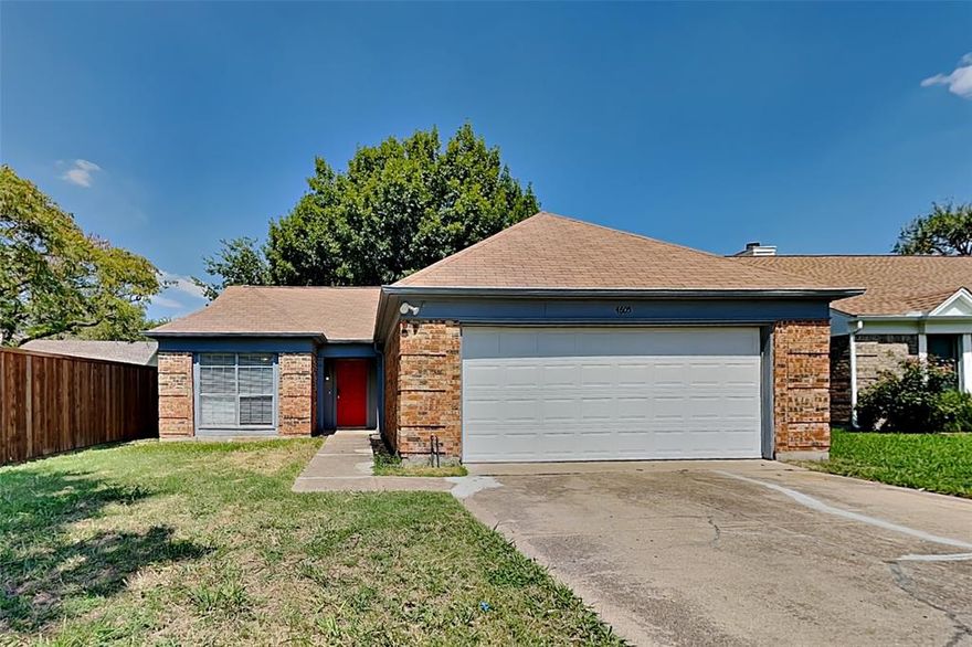 $1000 off the First Full Month of Rent! Charming 3 bed, 2 bath 1,310 sq ft home in Fort Worth! Open kitchen concept with updated counters. Primary suite with attached bathroom. Spacious backyard, great for gatherings! Pets accepted on a case by case basis. Additional admin fees apply. The Fireplace is decorative. Schedule your showing today! This home is as-is.  
LEASE TERM:1-2 years

This home may be located within a Homeowners Association (HOA) community. If so, residents will be responsible for adhering to all HOA rules and regulations. Please contact your agent or landlord's agent for more information.