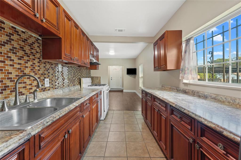 3124 Reynolds Avenue