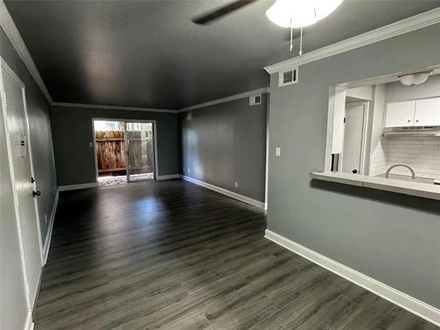 7000 Creswell Road 124