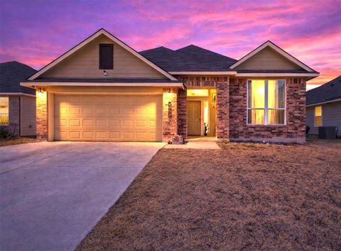 Photo of 4032 Centerfire Road, Waco, TX 76705 (MLS # 21169713)