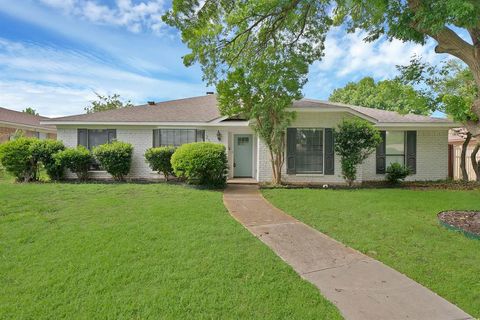 Photo of 2115 Bengal Lane, Plano, TX 75023 (MLS # 21252384)
