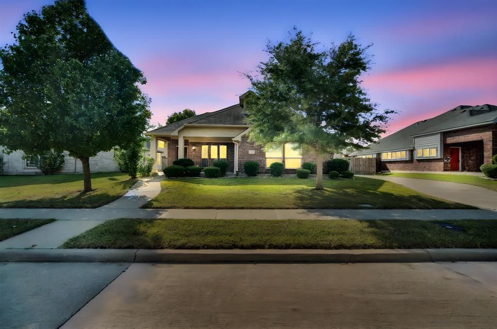 Photo for 6610 Morning Dew Drive, Midlothian, TX 76065 (MLS # 21099988)