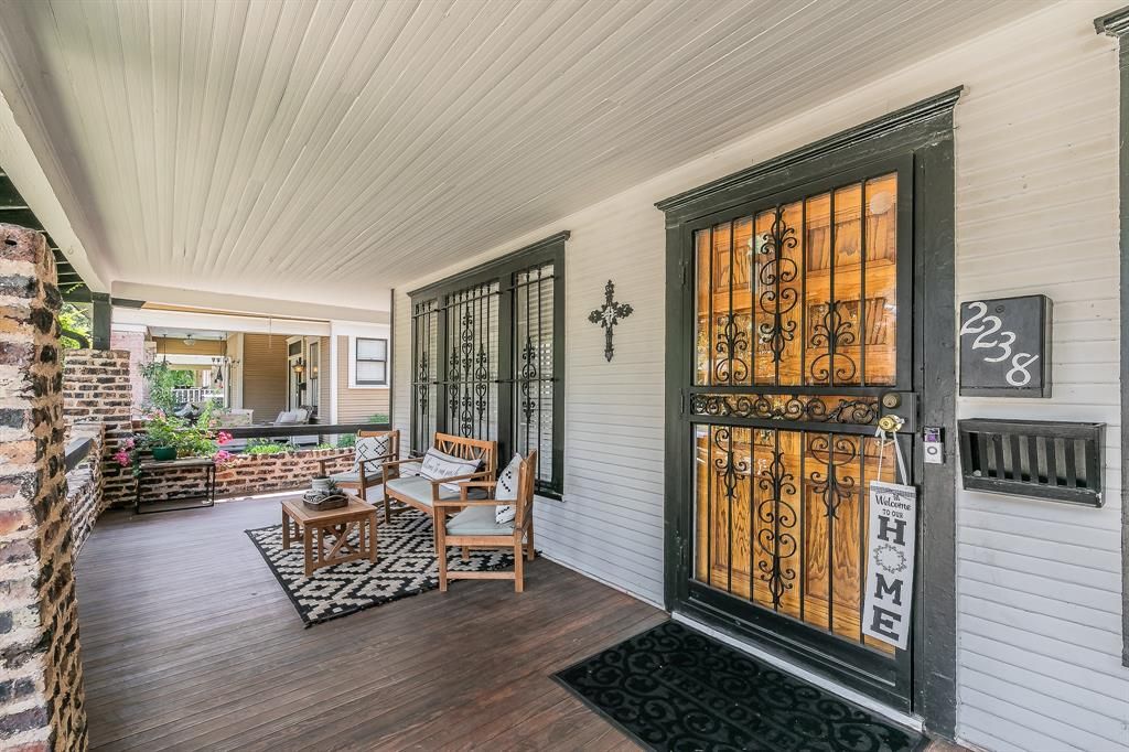 Photo of 2238 College Avenue, Fort Worth, TX 76110 (MLS # 21257951)