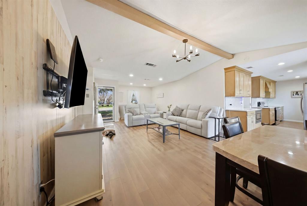 6304 Buckingham Trail