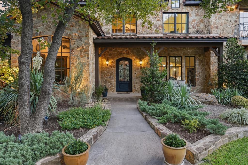 1501 Oaklawn Court