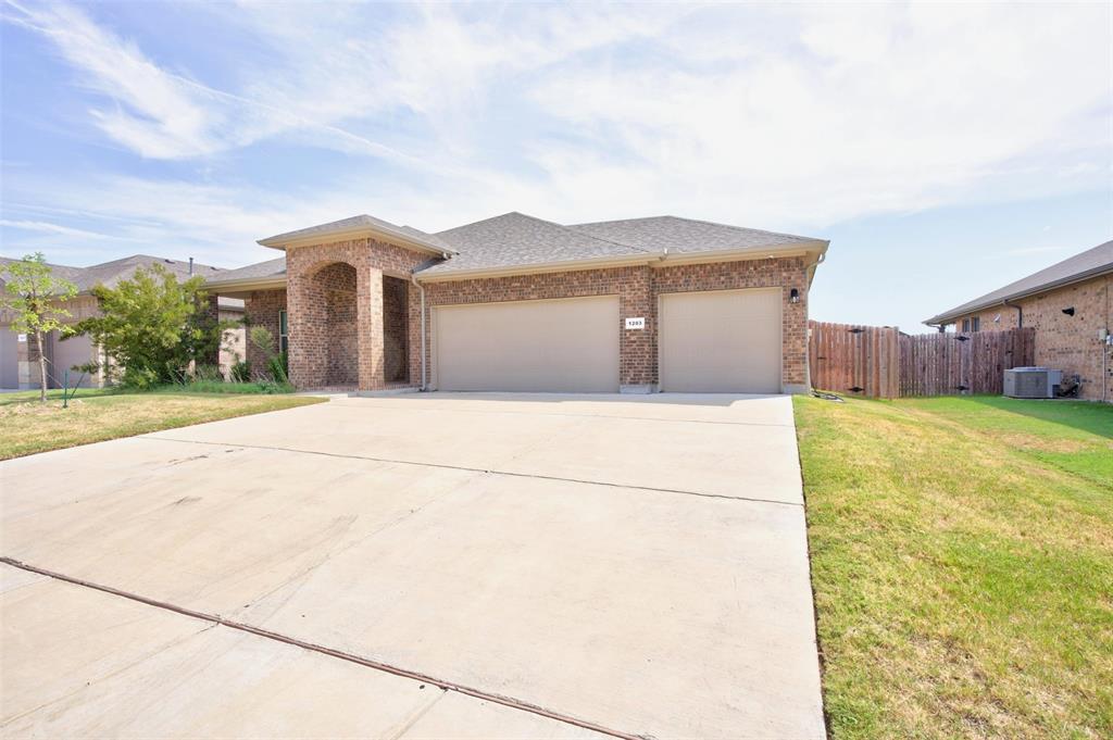 1203 Larkspur Lane