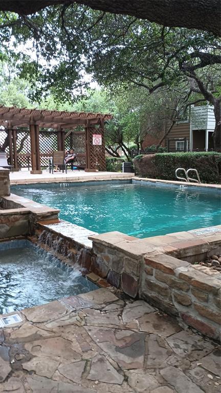 Meadows Condo - Residential