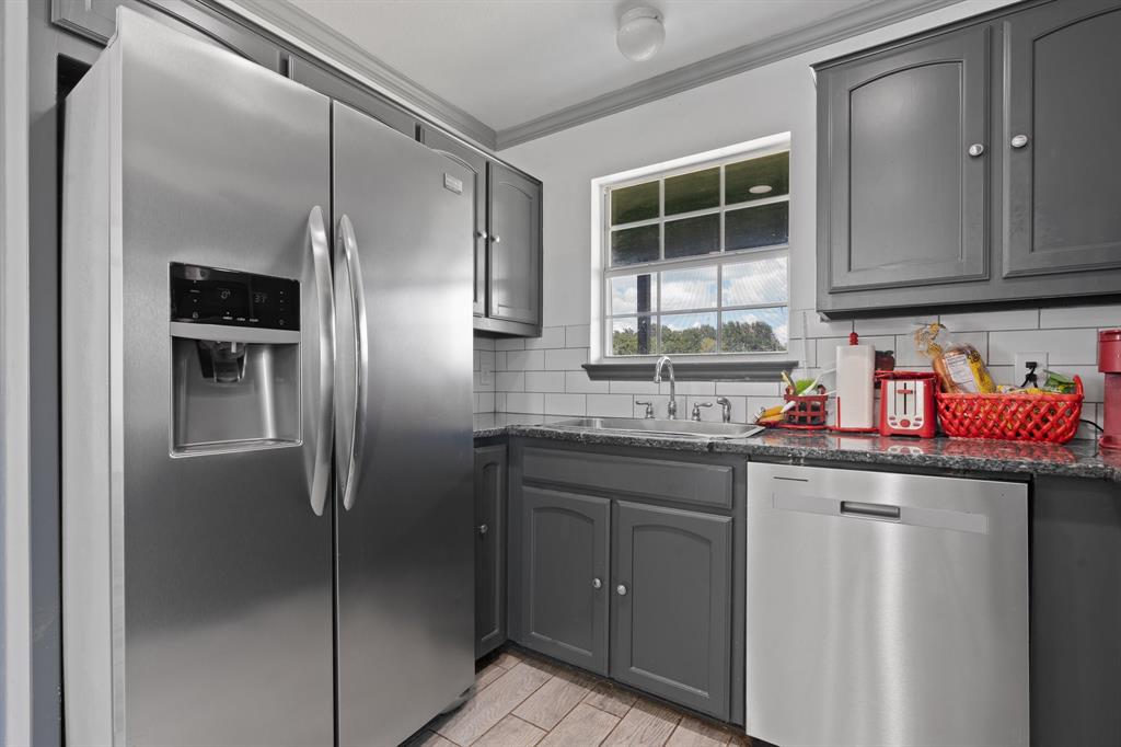 ABST 470 TR 2H J M JAMES - Residential