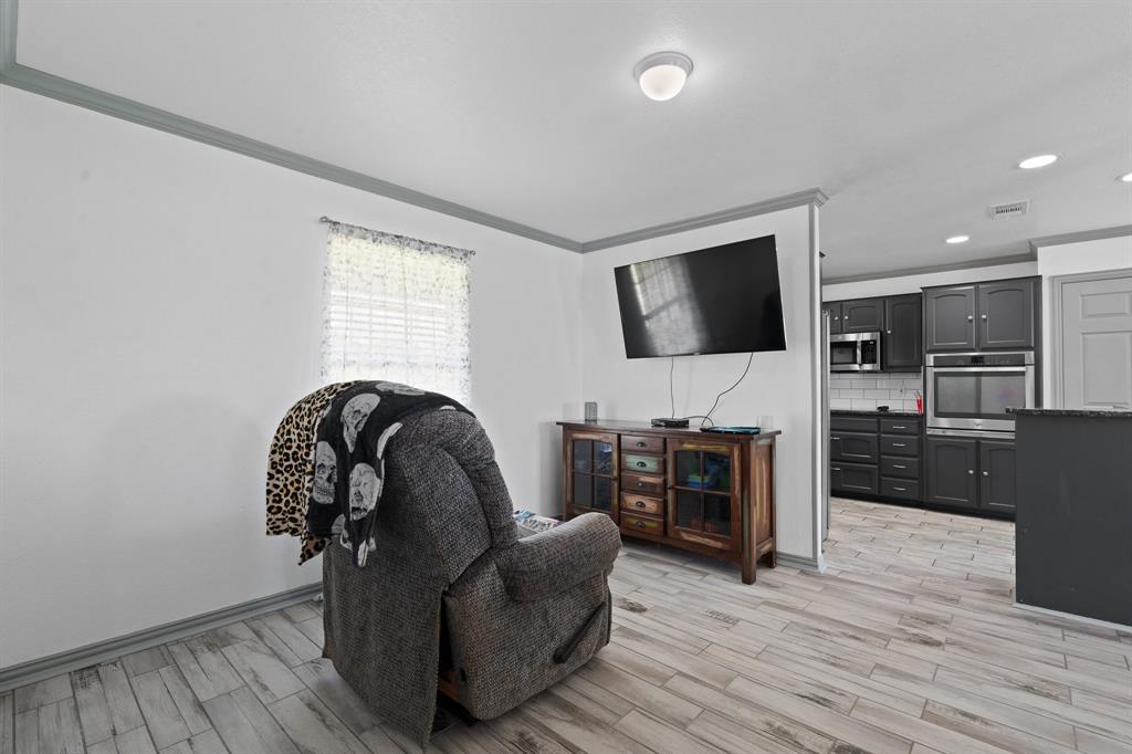 ABST 470 TR 2H J M JAMES - Residential