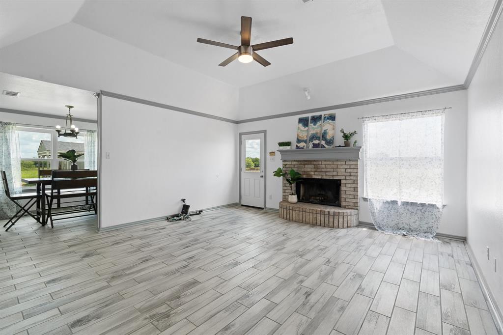 ABST 470 TR 2H J M JAMES - Residential