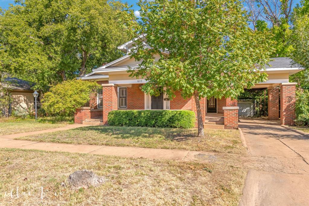 1017 Sayles Boulevard