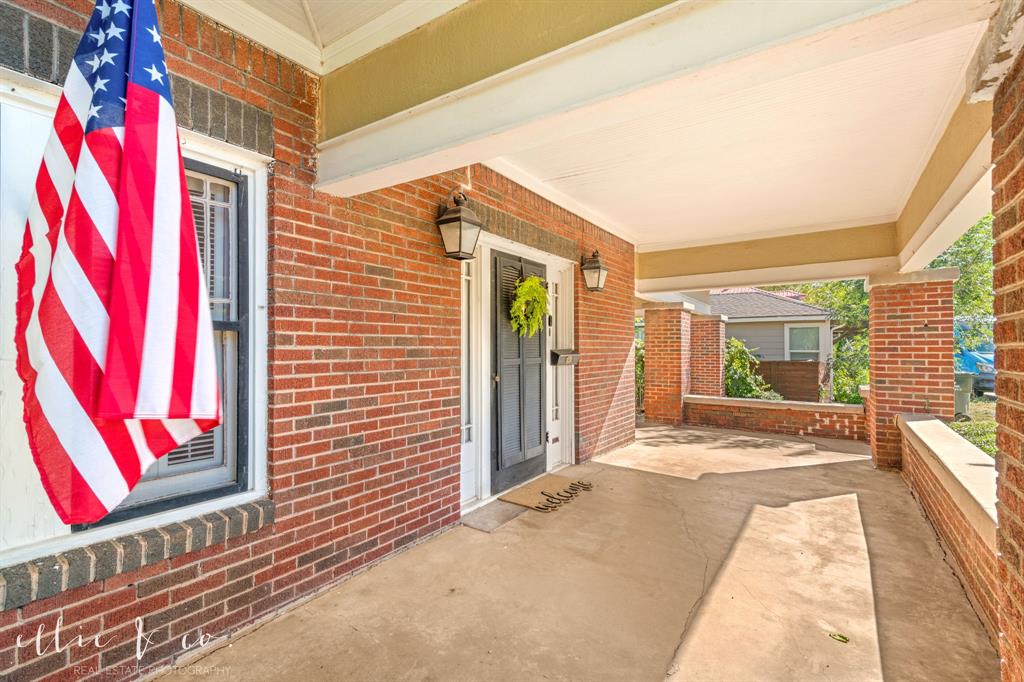 1017 Sayles Boulevard