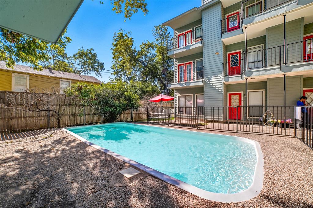 Embassy Oaks Condo - Residential