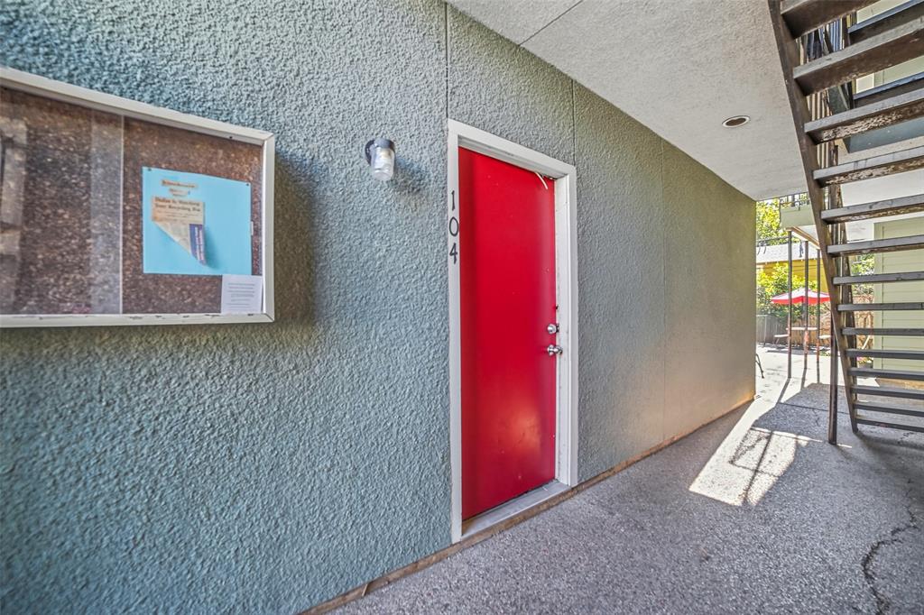 5620 Live Oak Street 104