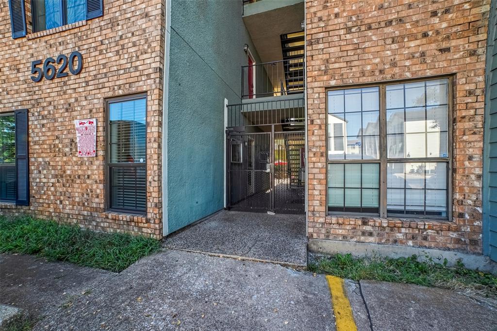 5620 Live Oak Street 104