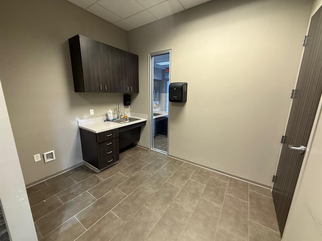 EAGLES NEST - Commercial Lease