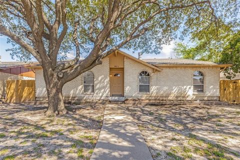 Photo of 4426 Mayflower Drive, Garland, TX 75043 (MLS # 21212958)