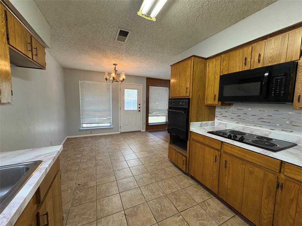 HOLLY HOLLOWS ADDITION %234 - Residential Lease