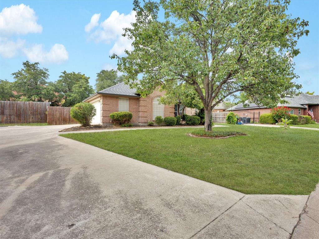 8569 Woodlake Circle