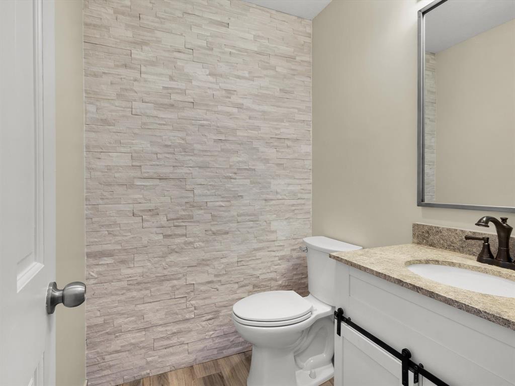 8569 Woodlake Circle