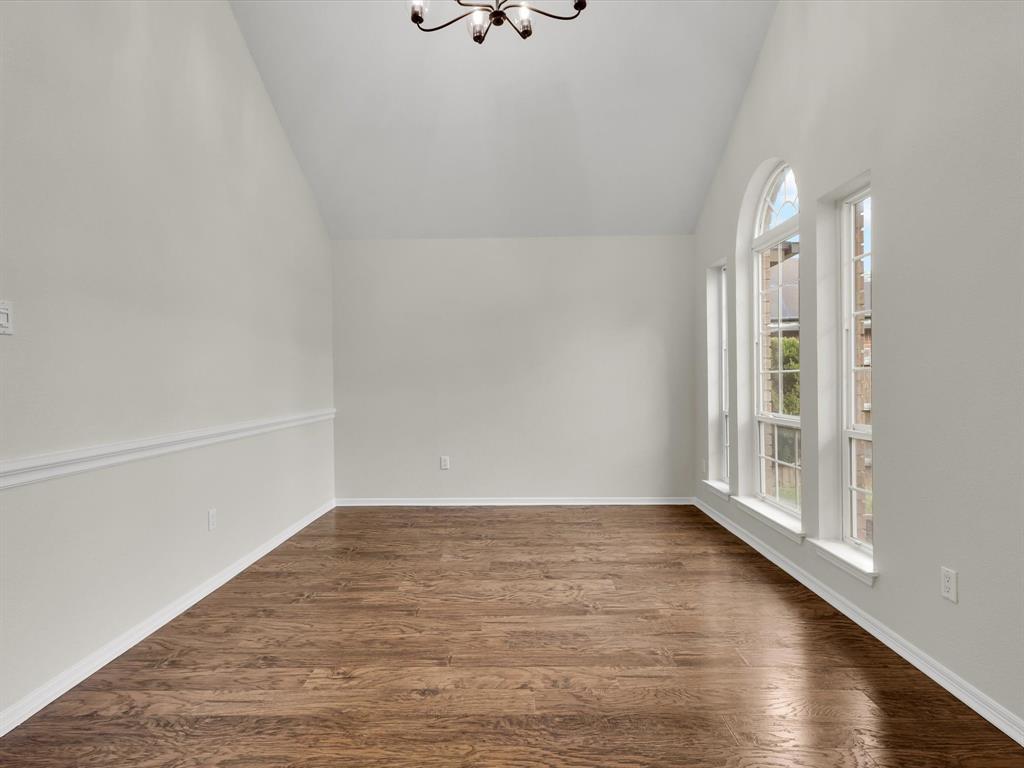 8569 Woodlake Circle