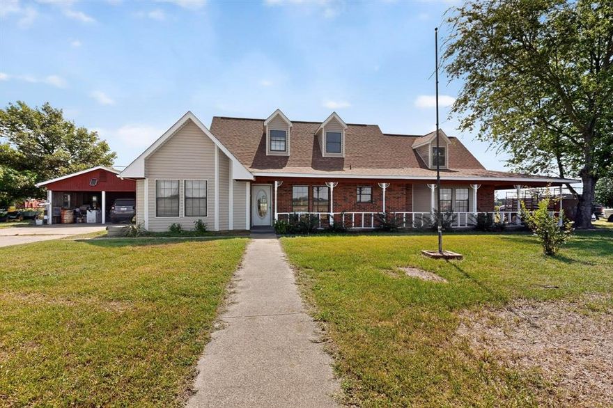 This house comes with a REDUCED RATE as low as 5.125 (APR 5.609) as of 10 17 2025 through List & Lock™. This is a seller paid rate-buydown that reduces the buyer’s interest rate and monthly payment. Terms apply, see disclosures for more information.This property sits on nearly 23 acres of land in the heart of Van Zandt County. The opportunity to remove yourself from the hustle and bustle of the city and relax in the country.