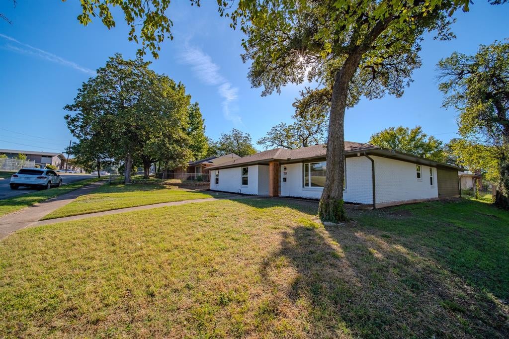 Photo of 1216 Nokomis Avenue, Dallas, TX 75224 (MLS # 21421245)