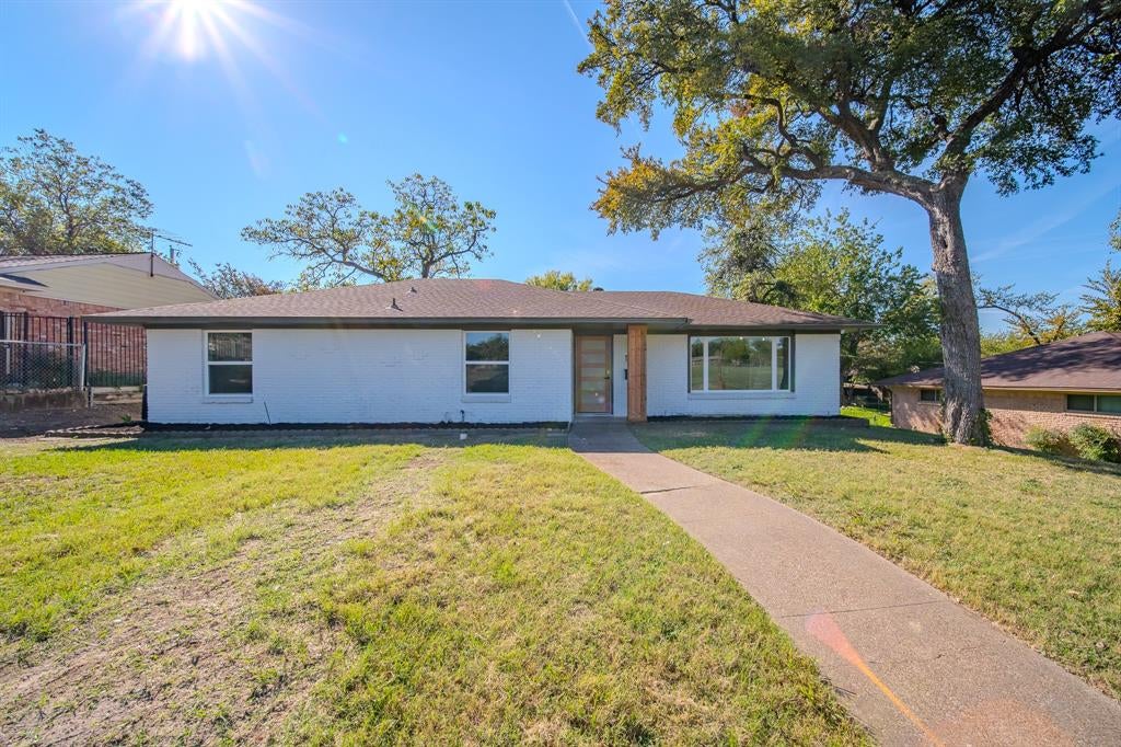 Photo of 1216 Nokomis Avenue, Dallas, TX 75224 (MLS # 21421245)