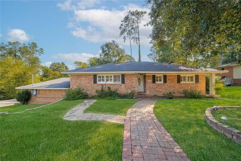 Photo of 1900 W Hoyt Drive, Longview, TX 75601 (MLS # 21154164)