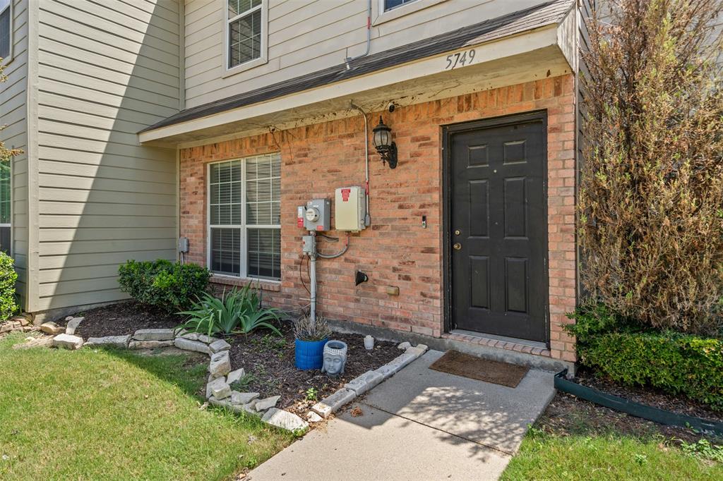 5749 Giddyup Lane